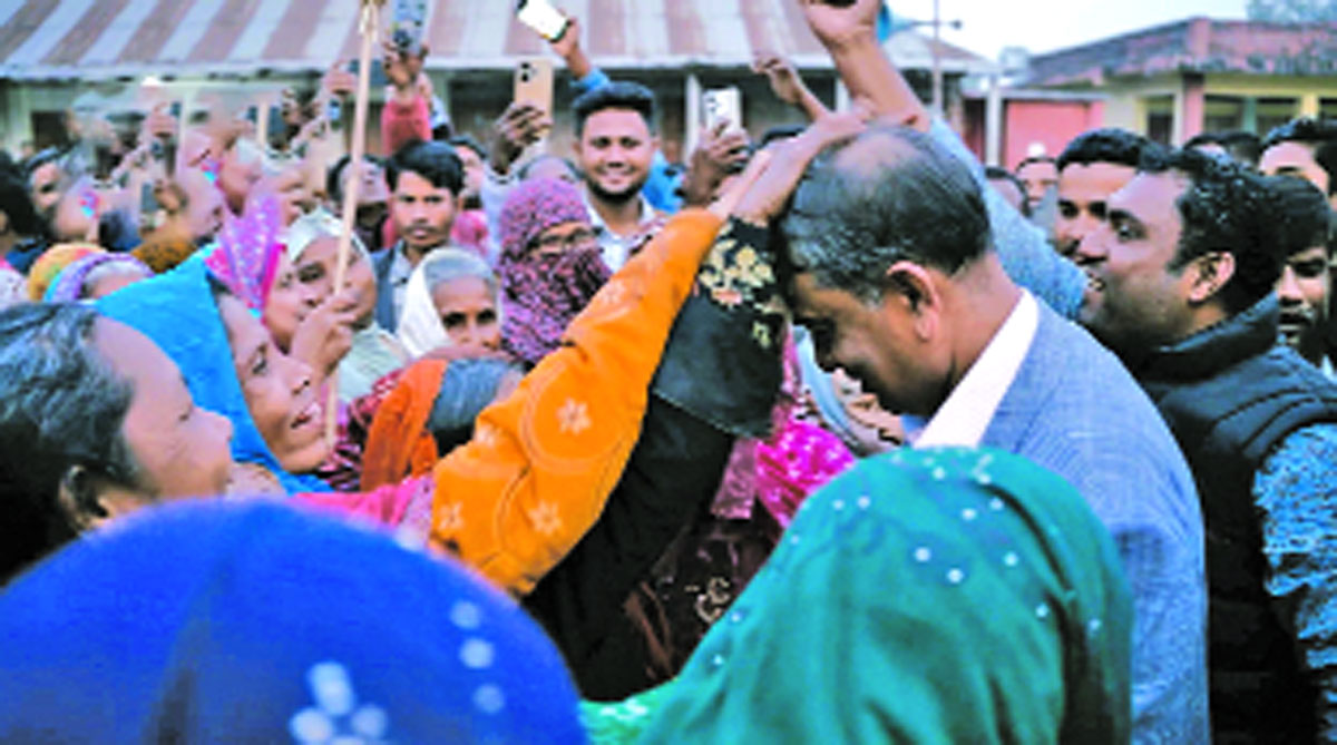 লালমনিরহাট-১-এ ভোটারের ভালোবাসায় বিএনপি প্রার্থী রাজীব প্রধান